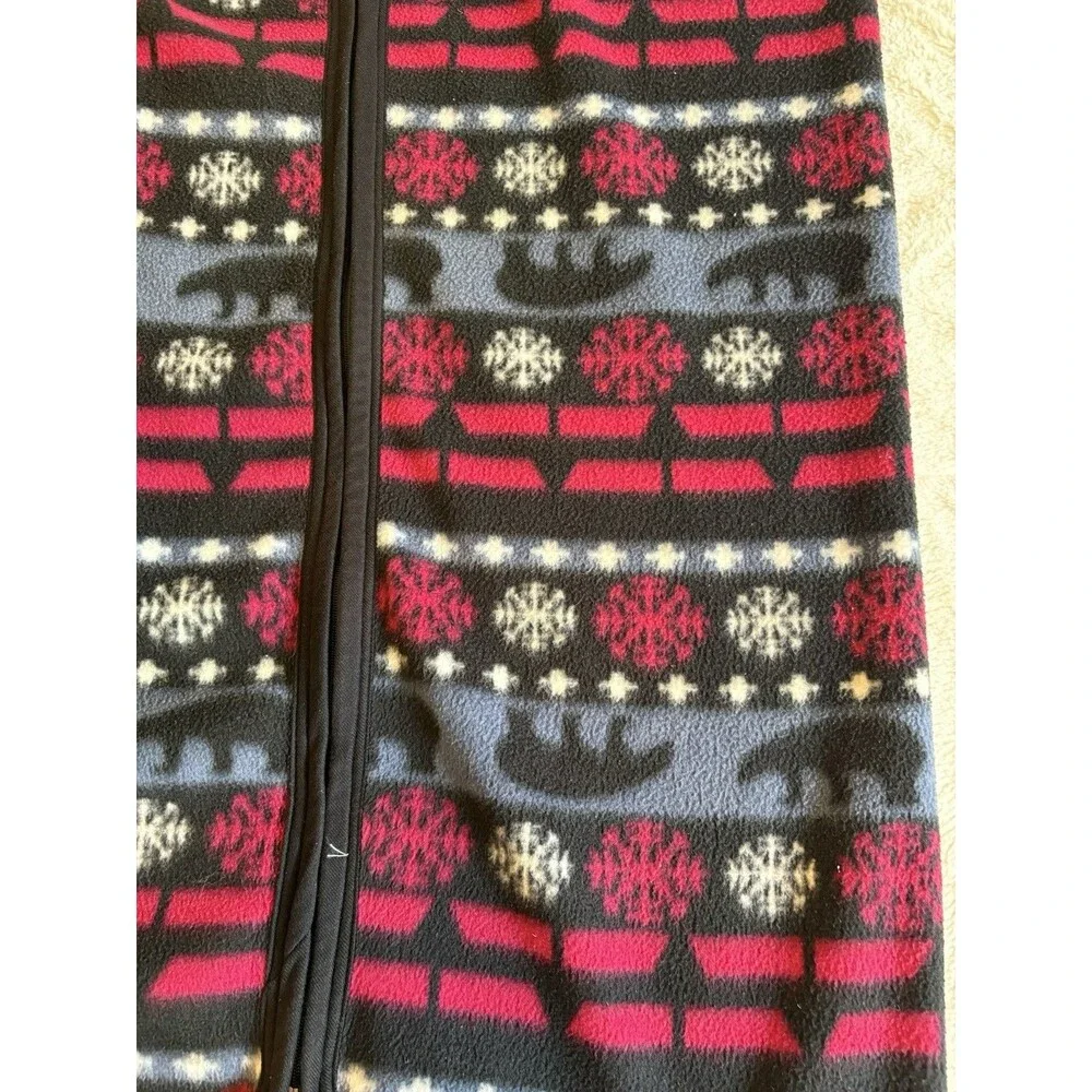 Cuddle Wrap Wearable Zip Snap Stadium Blanket Bear Silhouette Snowflakes EUC